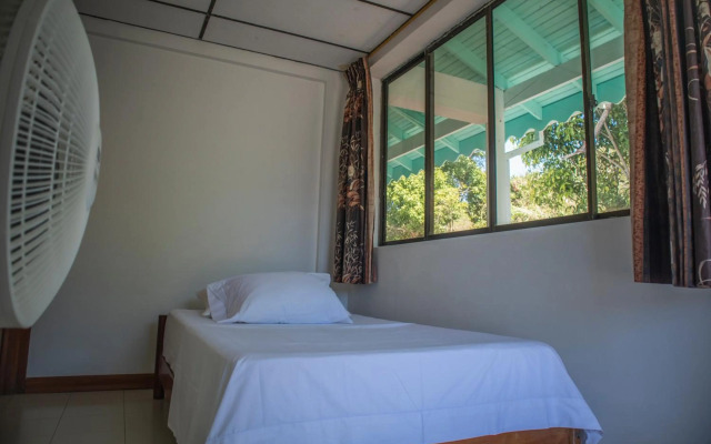 South West Bay Cabañas