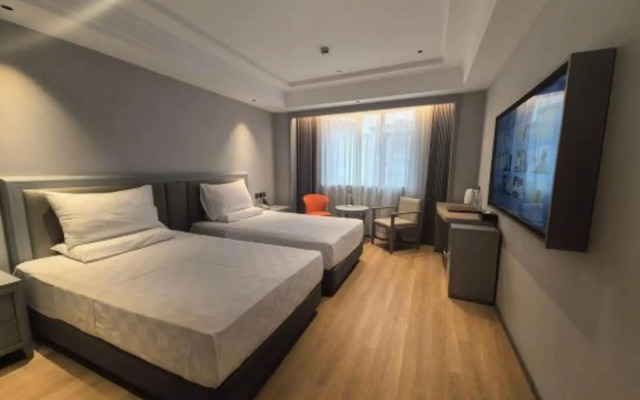 Sunshine Holiday Hotel