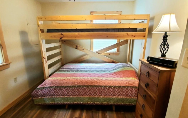 Steel Driver River Cabin