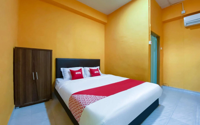 Super OYO 90039 Coop Hotel Kangar