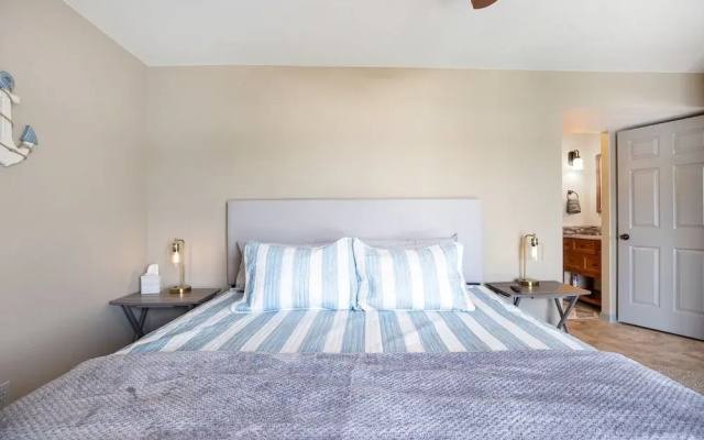 Private Lakefront Pool, Amazing Dock Sleeps 26