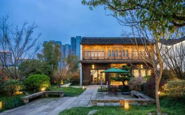 Floral Hotel Sheng Poman Courtyard