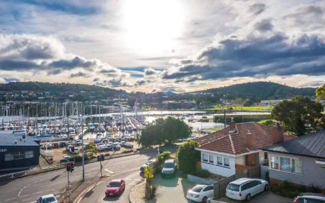 Bellerive Marina View Apartments No 28
