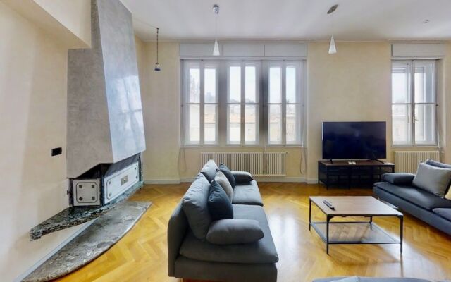 Triestevillas A/C Huge Central & Brand New - 5BR