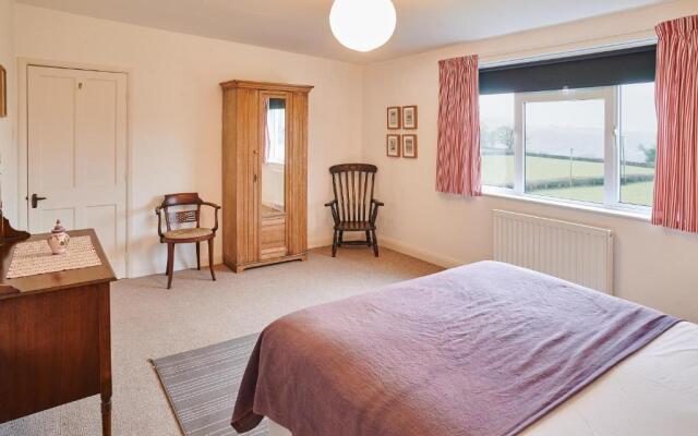 Host Stay Penrheol Farmhouse