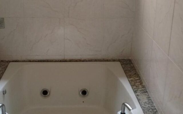 Midway Motel (Только для взрослых)