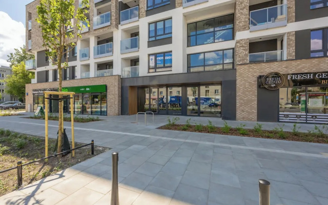Bright Apartment With Parking by Renters