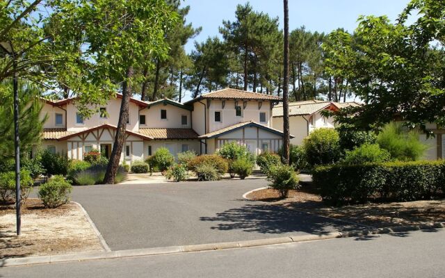 Semi-Detached Holiday Home in Green Surroundings