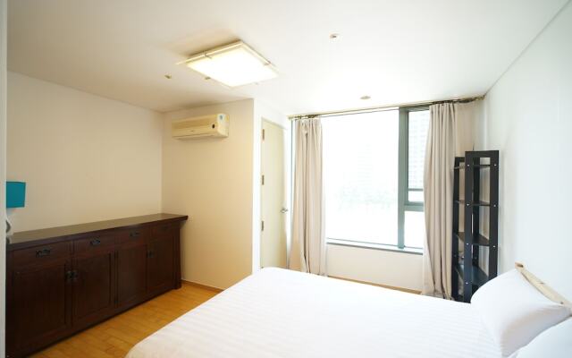 Jamsil Stn & Galleria Palace Apt B