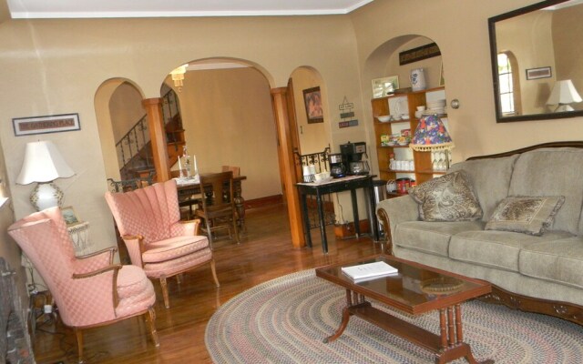 Maple Street Bed and Breakfast LLC