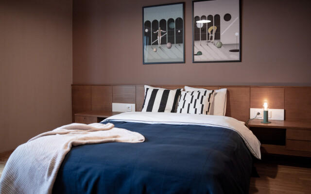 Blue and Peach 2BD Apartment 132m2 Free Parking