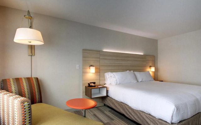 Holiday Inn Express & Suites Galesburg by IHG