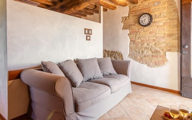 Holiday House With Pool and Fantastic Views