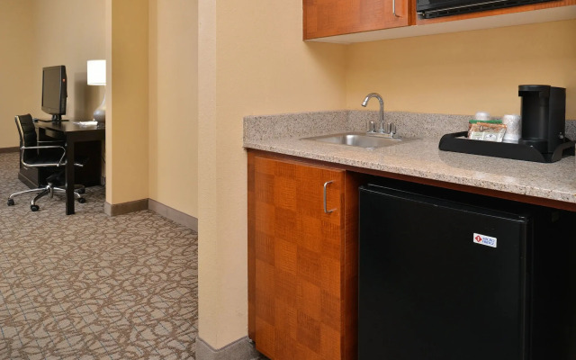 Comfort Inn & Suites at Stone Mountain