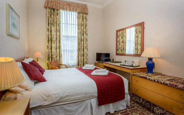 Russell Hotel