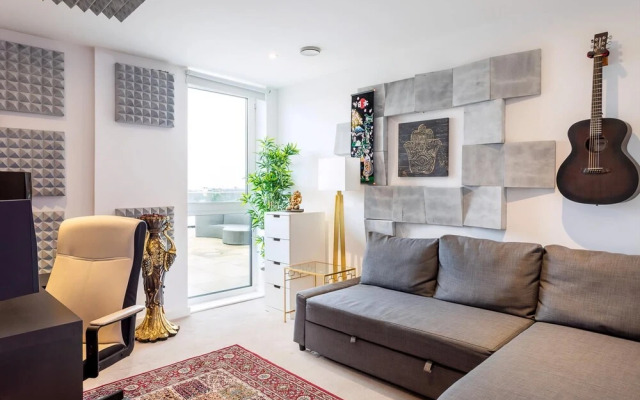 Stunning Brentford Penthouse