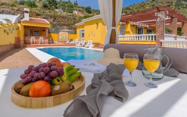 Villa Raquel Torrox by Ruralidays