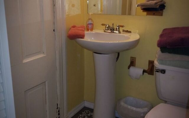 Hatfield McCoy House Inn