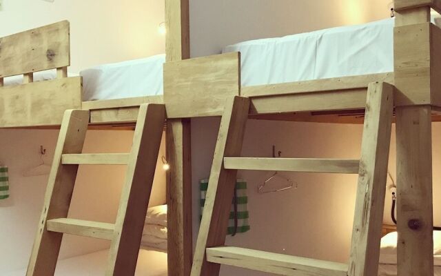 Cao Ji Book Inn Hostel