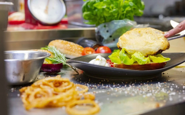 SL'otel im Parforcehaus