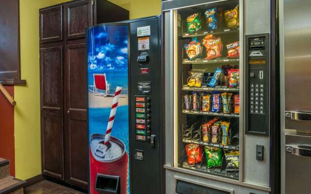 Super 8 by Wyndham Lincoln West