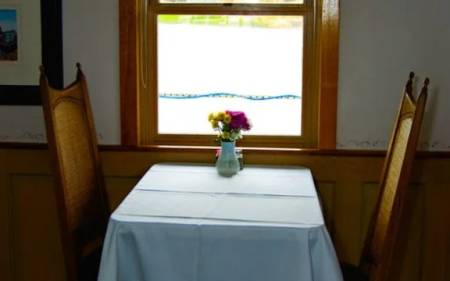 The Covington Houseboat