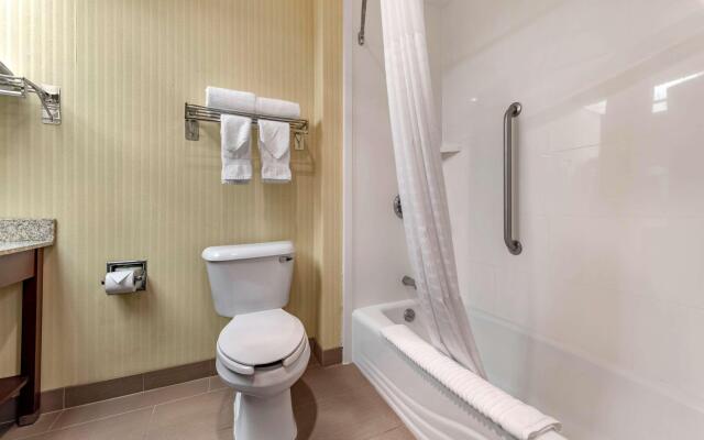 Comfort Inn & Suites Warsaw near US-30