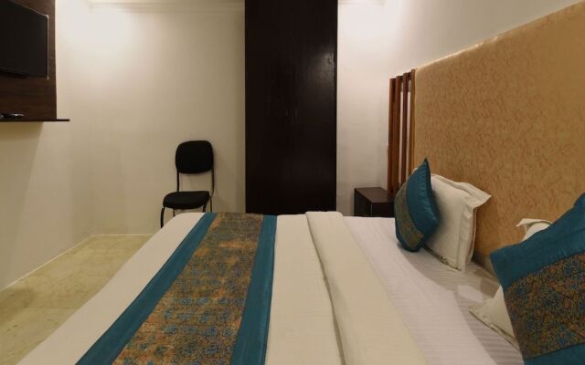 OYO Flagship 18618 Ocean Blue Residency