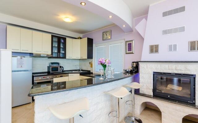 Stunning Home in Dubravka With Wifi and 3 Bedrooms