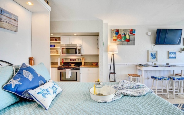 Daytona Beach Studio With Balcony + Ocean View