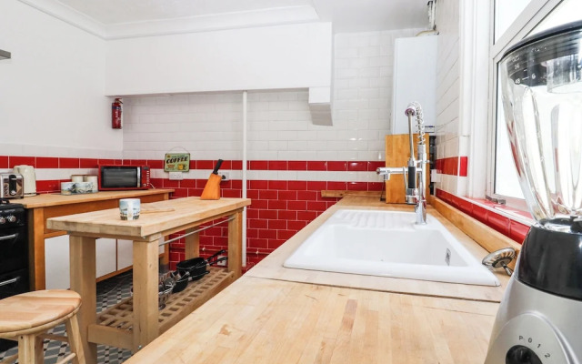 Goldhurst Apartment
