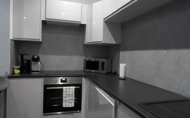 Architect Designed Meadows Central Apartment
