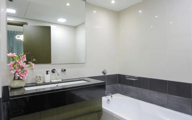 Luxury 2BR - partial Burj Khalifa view