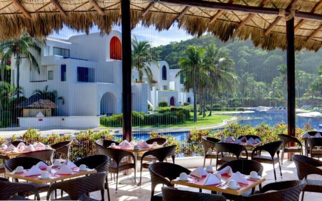 Camino Real Zaashila Huatulco