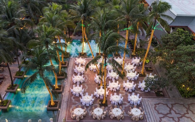 Chatrium Hotel Royal Lake Yangon