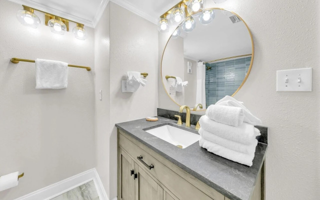 Shoreline Towers 1061