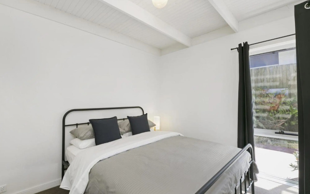 Mysa Anglesea Sleeps 7 WiFi Netflix Cafes Shops – Guest Rooms – Anglesea