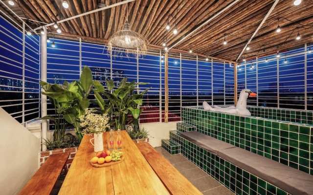 UNIQUE Creative - Wooden Design - Rooftop Jacuzzi