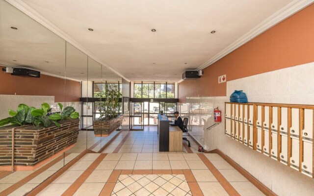 Centrally Located 2 Bedroom Apartment in Cape Town