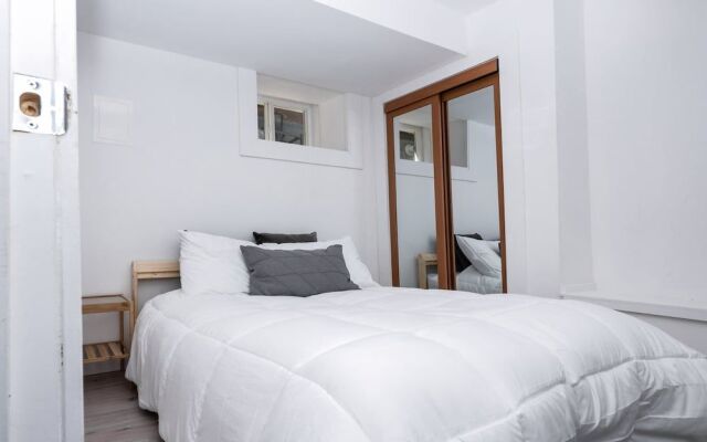 Cosy 1 Bedroom Suite in Leslieville