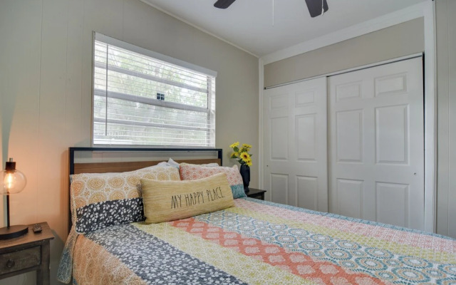 4 Mi to Dtwn: Pet-friendly Tampa Retreat