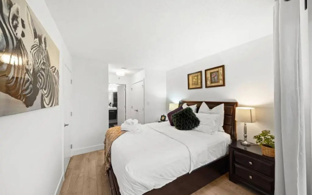 Water View Condo in Downtown Vancouver (2BR/2Bath)