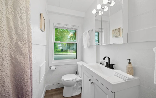 Chic City Retreat 93H