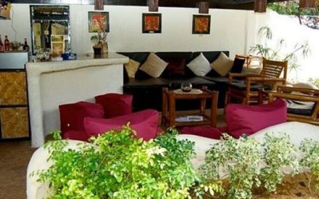 Charts Resort & Art Cafe
