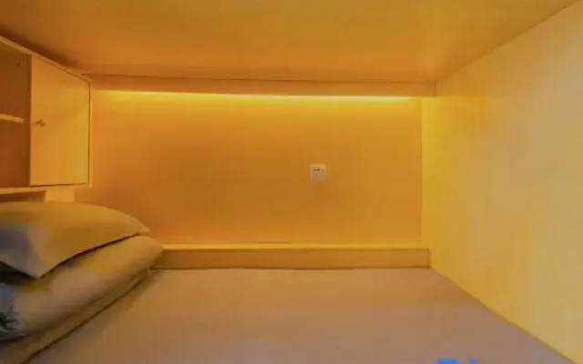 STAR HOTEL (Shanghai Hongqiao Weining Road Subway Station)