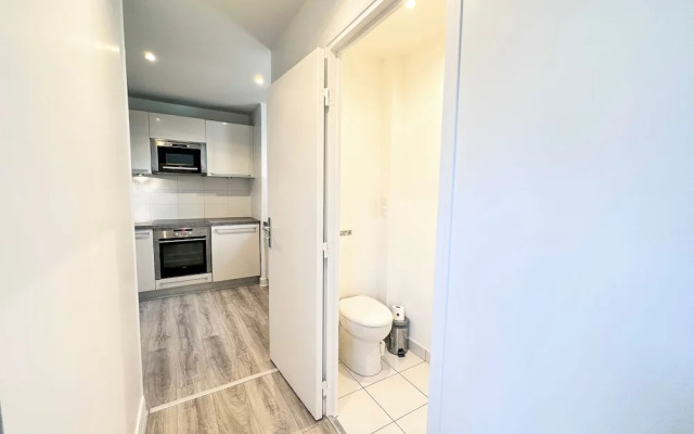 Copernic Right Luminous 2BR Apartment in Paris