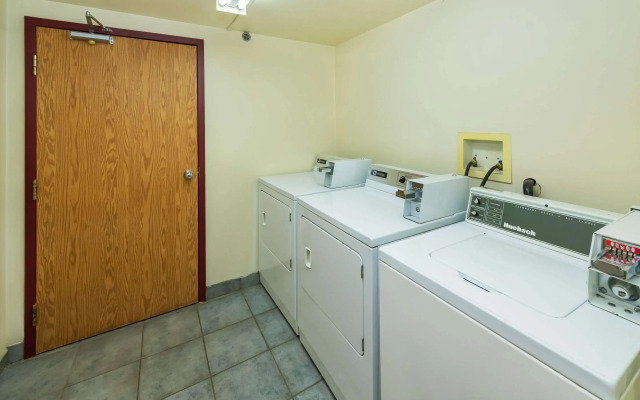 Lakeview Inns & Suites - Edson East