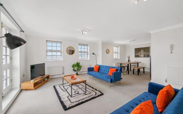 Large Duplex Penthouse in Central York - Parking