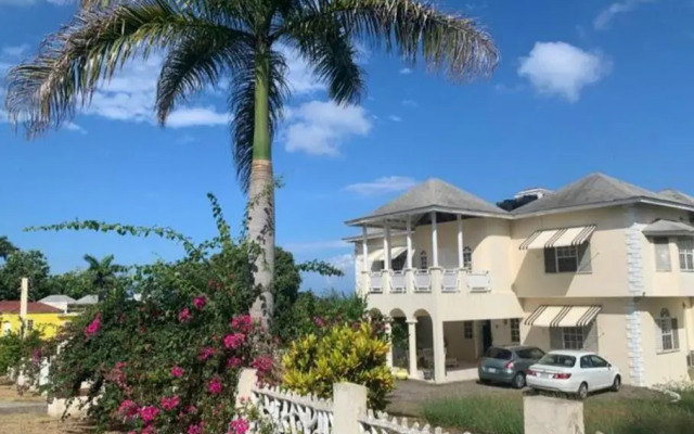 3 Br Townhouse In Montego Bay - Prj 1456