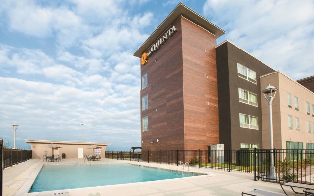 La Quinta Inn & Suites by Wyndham San Marcos Outlet Mall